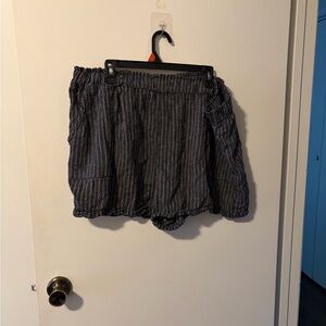 Time and Tru Navy Striped Women's Shorts